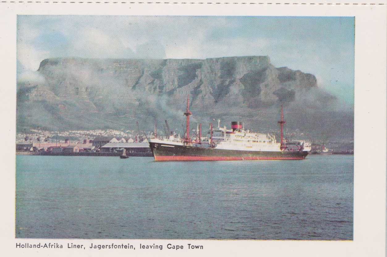 Ship leaving Cape Town