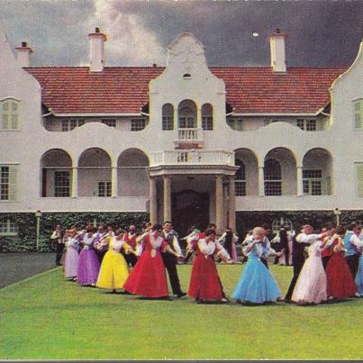 Pretoria - Folkdancers at the residence of the State President